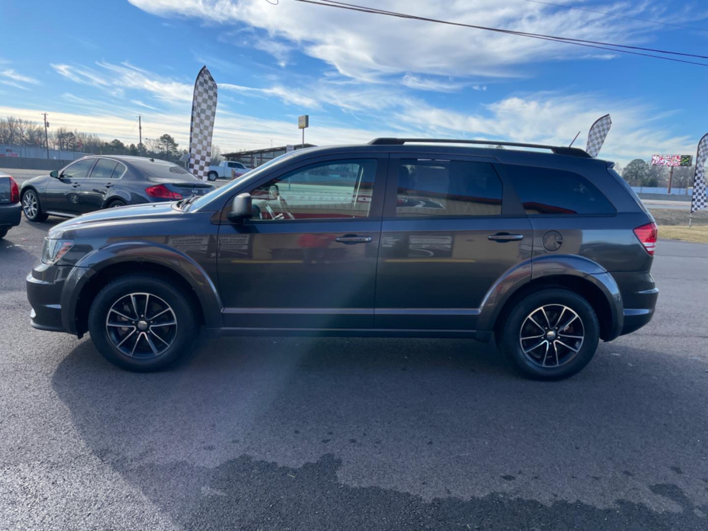 2017 Gray Dodge Journey (3C4PDCAB5HT) with an 4-Cyl, 2.4 Liter engine, Auto, 4-Spd AutoStick transmission, located at 8008 Warden Rd, Sherwood, AR, 72120, (501) 801-6100, 34.830078, -92.186684 - Photo#4